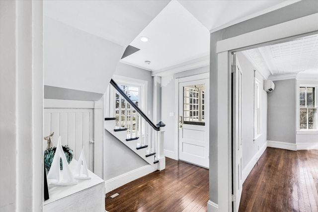 388 Sea St, Barnstable, MA 02601