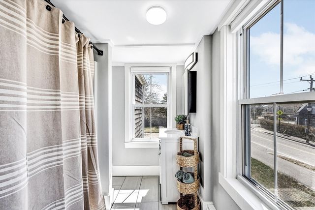 388 Sea St, Barnstable, MA 02601