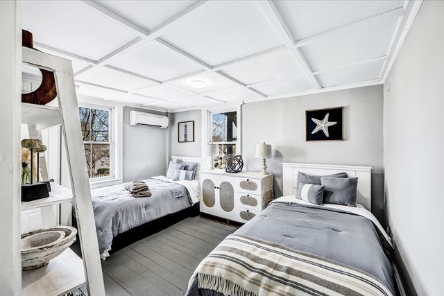 388 Sea St, Barnstable, MA 02601