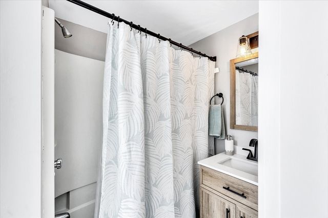 388 Sea St, Barnstable, MA 02601