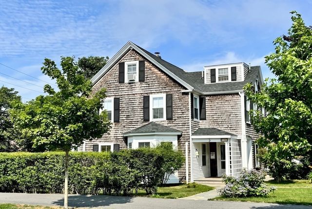 388 Sea St, Barnstable, MA 02601