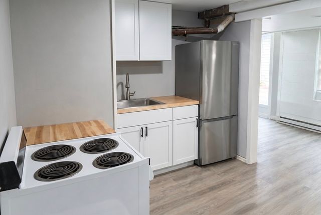 388 Sea St, Barnstable, MA 02601