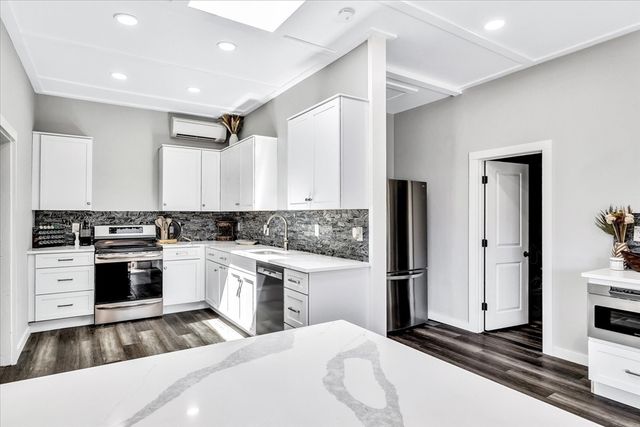 388 Sea St, Barnstable, MA 02601