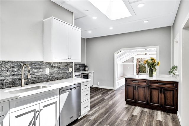 388 Sea St, Barnstable, MA 02601