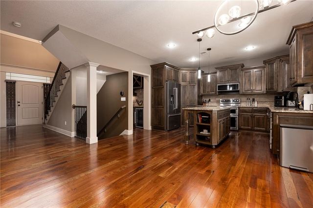 21283 W 107th Place, Olathe, KS 66061