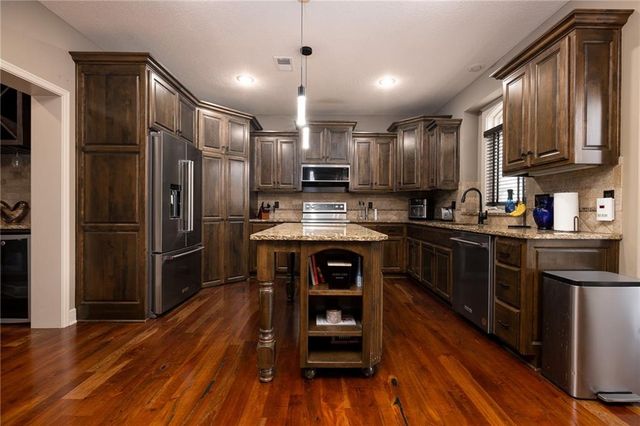 21283 W 107th Place, Olathe, KS 66061