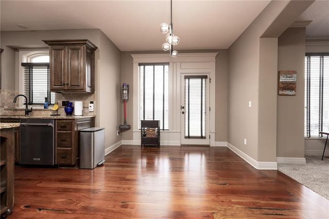 21283 W 107th Place, Olathe, KS 66061