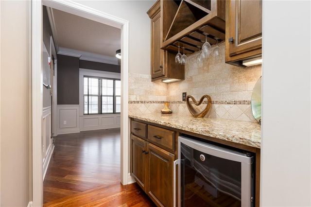 21283 W 107th Place, Olathe, KS 66061