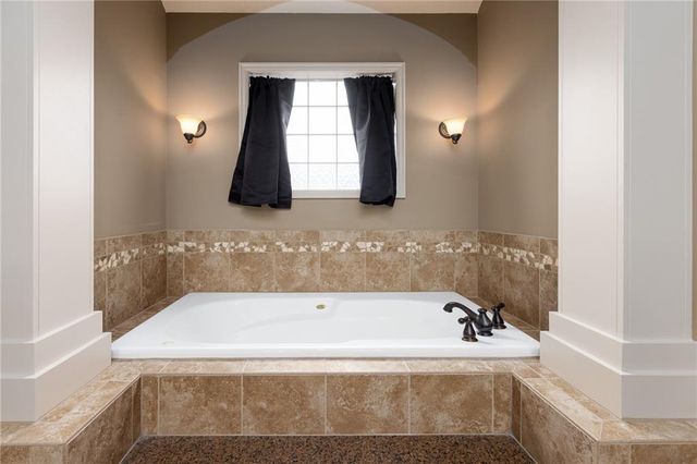 21283 W 107th Place, Olathe, KS 66061