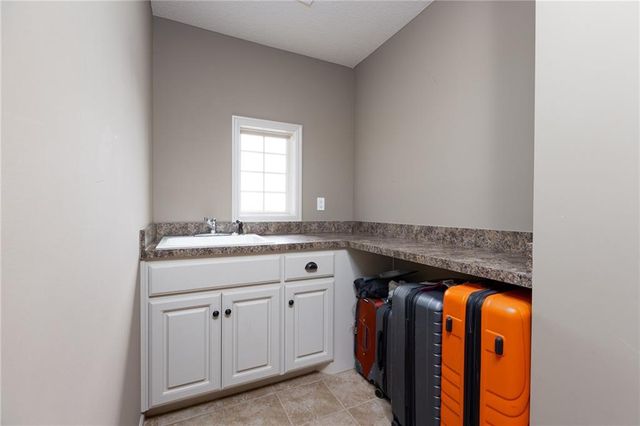 21283 W 107th Place, Olathe, KS 66061