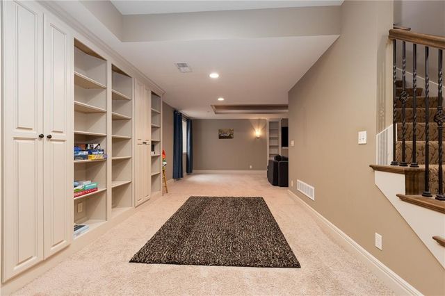 21283 W 107th Place, Olathe, KS 66061