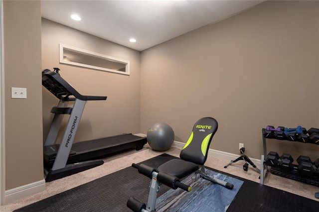 21283 W 107th Place, Olathe, KS 66061