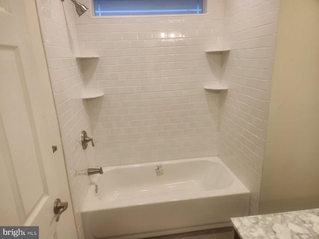 47 STRAWBERRY LN, Levittown, PA 19055