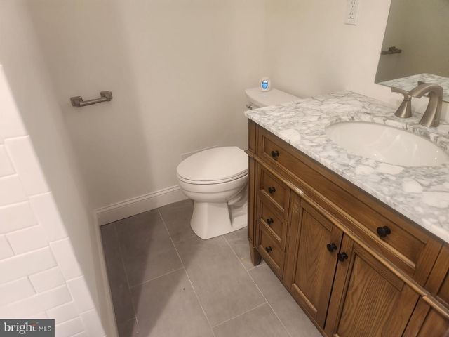 47 STRAWBERRY LN, Levittown, PA 19055