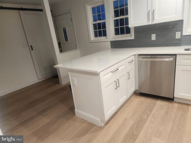 47 STRAWBERRY LN, Levittown, PA 19055