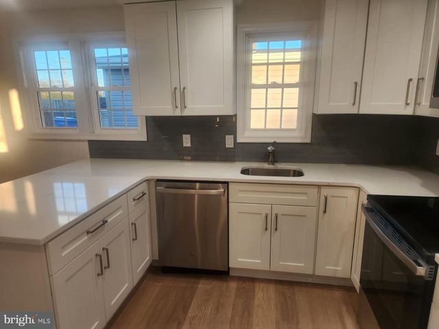 47 STRAWBERRY LN, Levittown, PA 19055