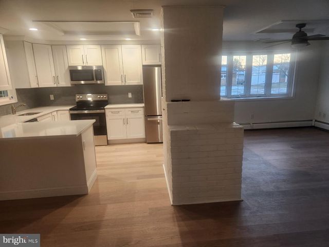 47 STRAWBERRY LN, Levittown, PA 19055