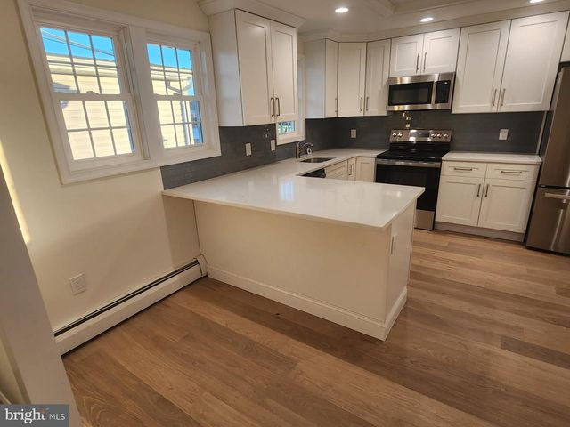 47 STRAWBERRY LN, Levittown, PA 19055