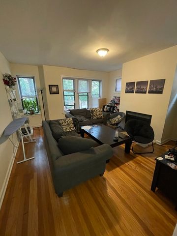 641 W ROSCOE Street W1, Chicago, IL 60657