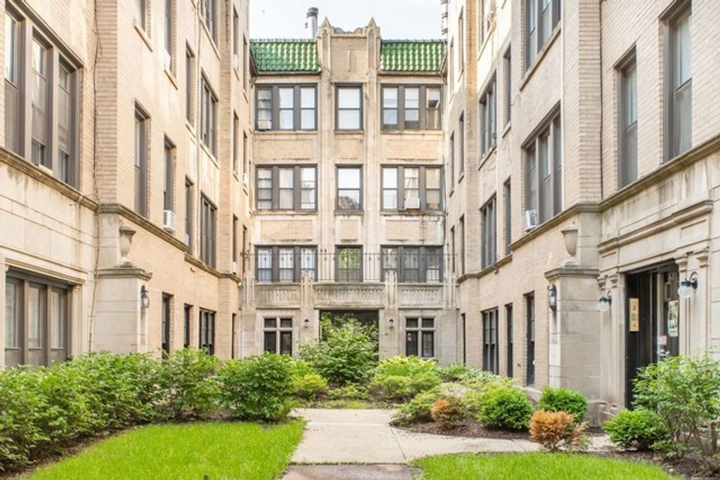 641 W ROSCOE Street W1, Chicago, IL 60657