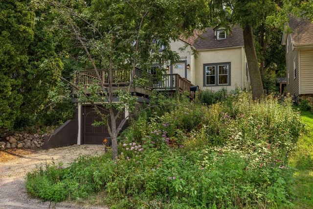 2720 McNair Drive N, Robbinsdale, MN 55422