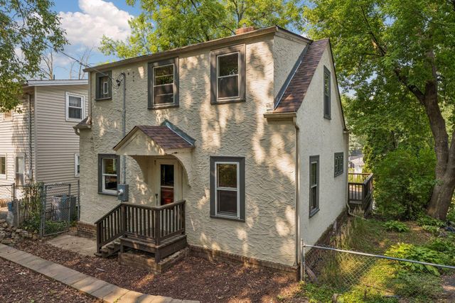 2720 McNair Drive N, Robbinsdale, MN 55422