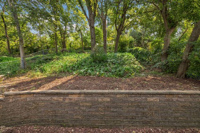 2720 McNair Drive N, Robbinsdale, MN 55422