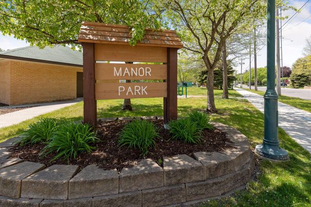 2720 McNair Drive N, Robbinsdale, MN 55422