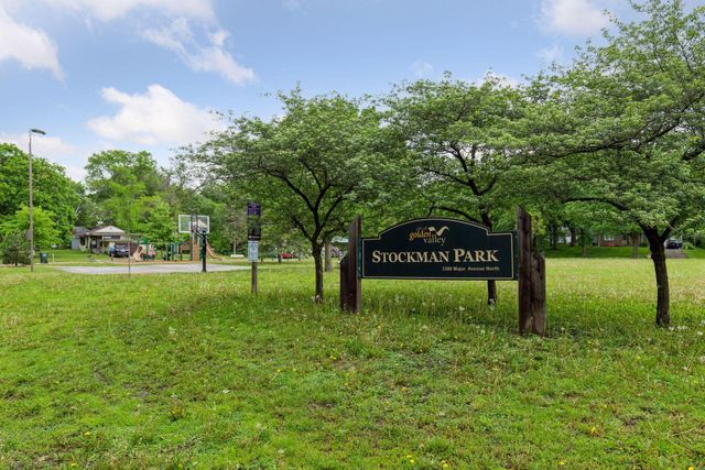 2720 McNair Drive N, Robbinsdale, MN 55422