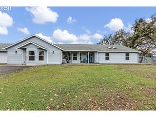 1472 ARCADIA Dr, Roseburg, OR 97471