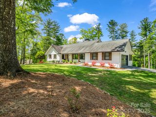 1351 Chanteloup Drive, Hendersonville, NC 28739