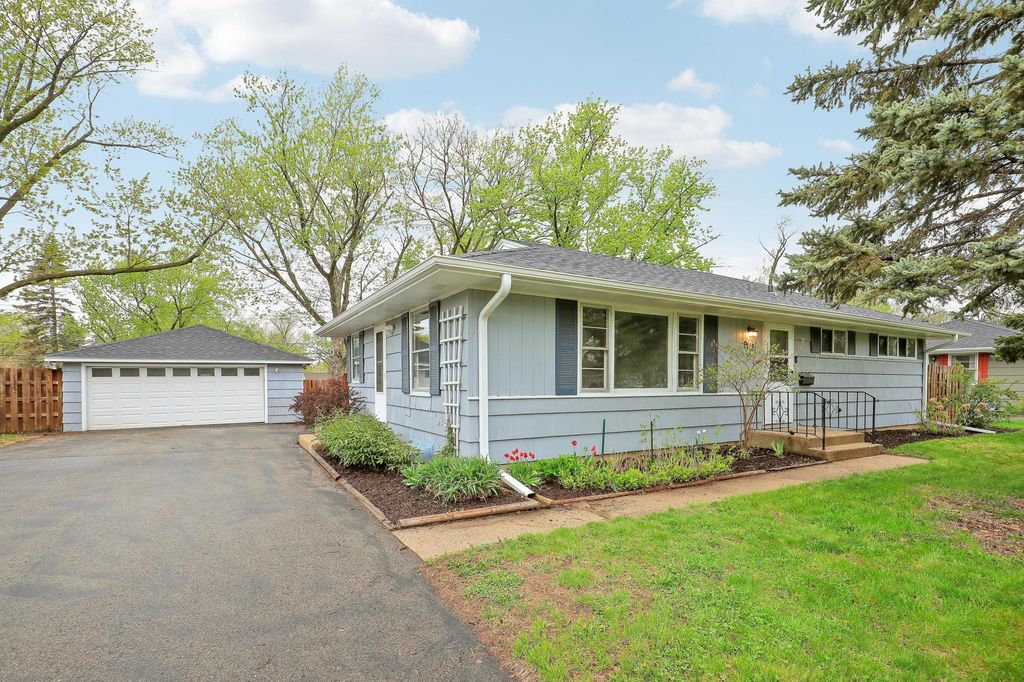 9112 Dupont Avenue S, Bloomington, MN 55420