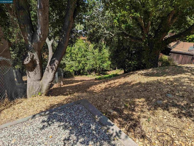 1110 Sterling Av, Berkeley, CA 94708