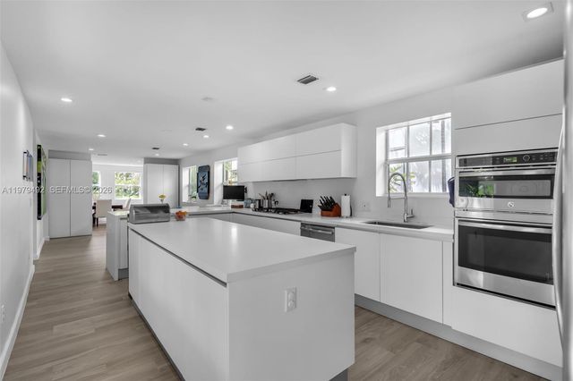 707 W 54th Street, Miami Beach, FL 33140