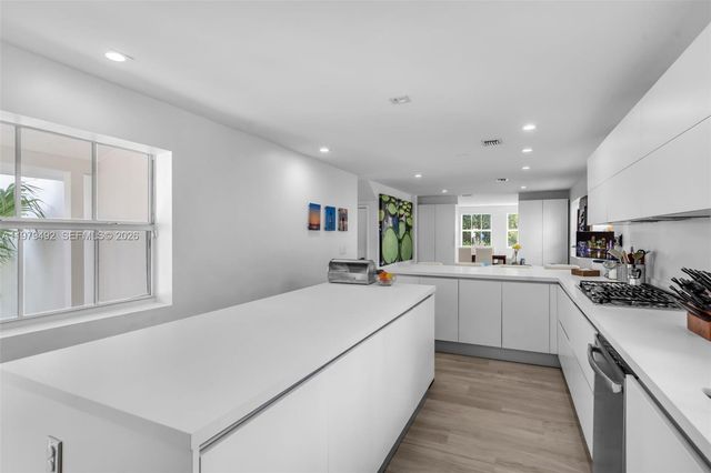 707 W 54th Street, Miami Beach, FL 33140