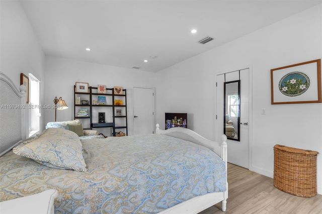 707 W 54th Street, Miami Beach, FL 33140