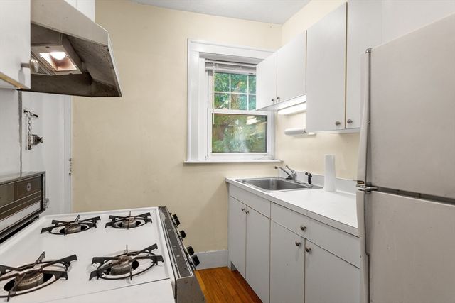 590 Washington St 3, Brookline, MA 02446