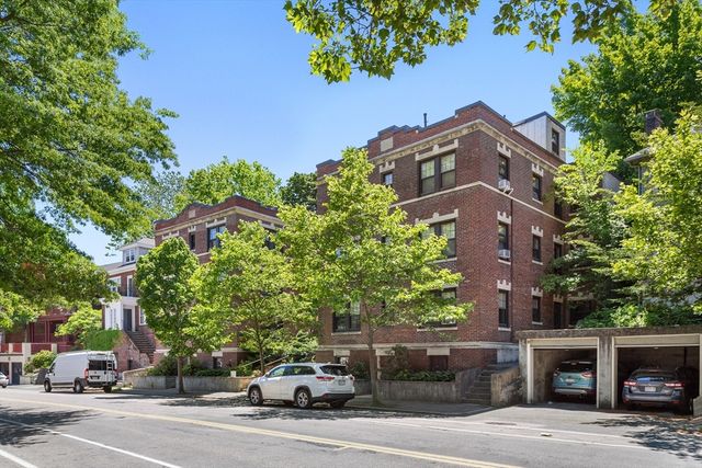 590 Washington St 3, Brookline, MA 02446