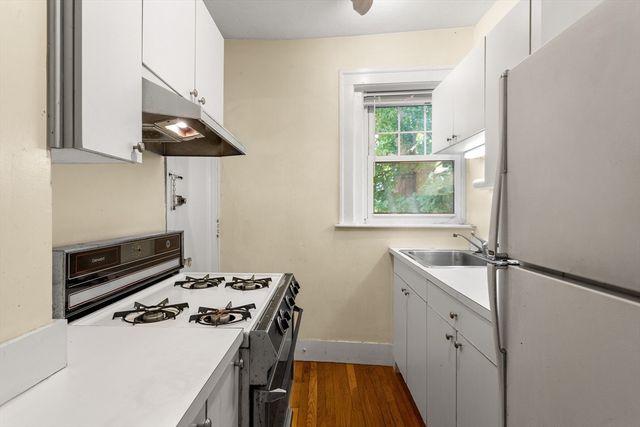 590 Washington St 3, Brookline, MA 02446