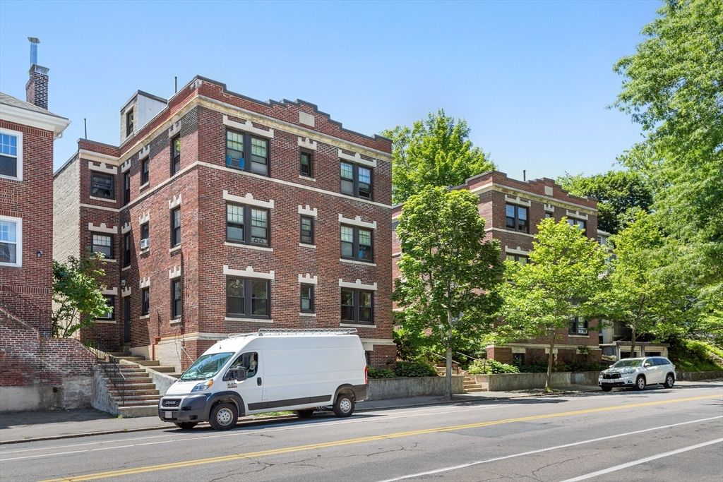 590 Washington St 3, Brookline, MA 02446