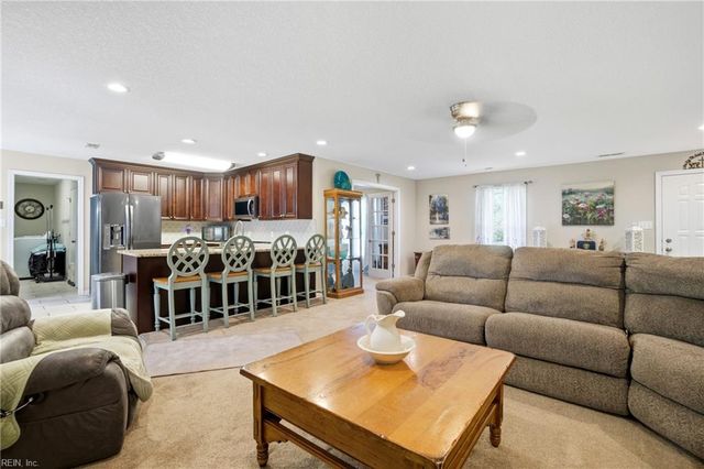 627 Luray TER, Chesapeake, VA 23322