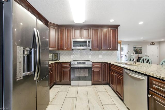 627 Luray TER, Chesapeake, VA 23322