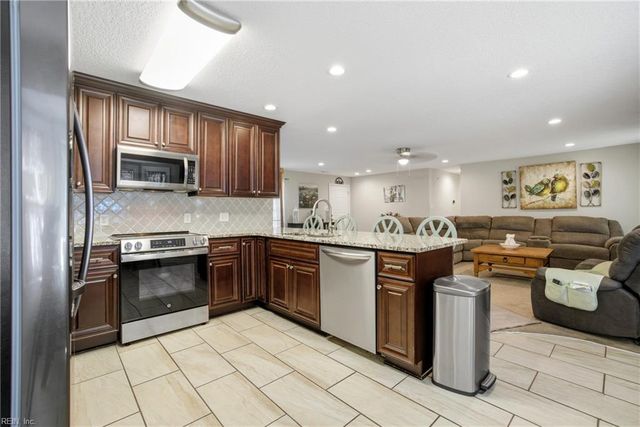 627 Luray TER, Chesapeake, VA 23322