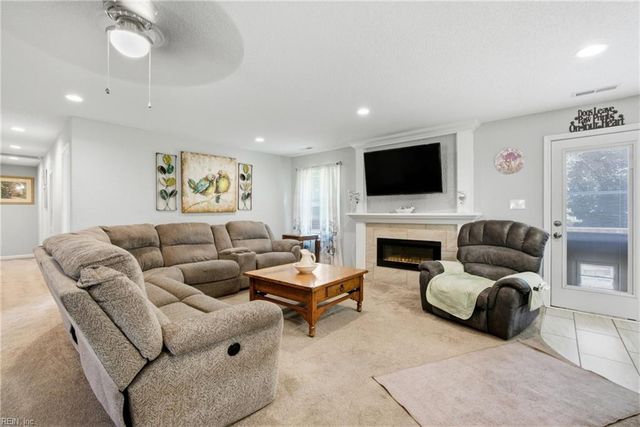 627 Luray TER, Chesapeake, VA 23322