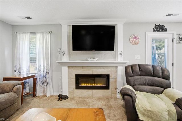 627 Luray TER, Chesapeake, VA 23322