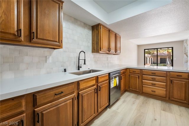 2716 Laguna Shores Lane, Las Vegas, NV 89121