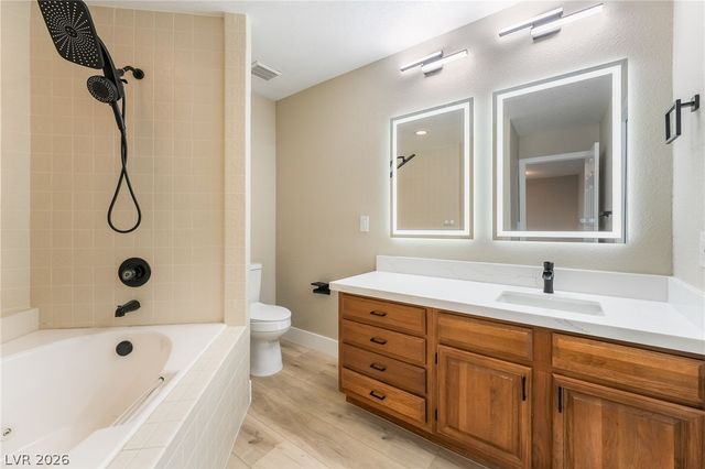 2716 Laguna Shores Lane, Las Vegas, NV 89121