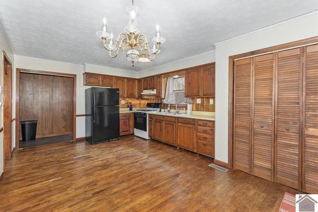 300 Valley St, Paducah, KY 42003