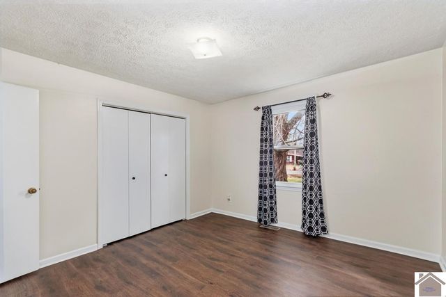 300 Valley St, Paducah, KY 42003