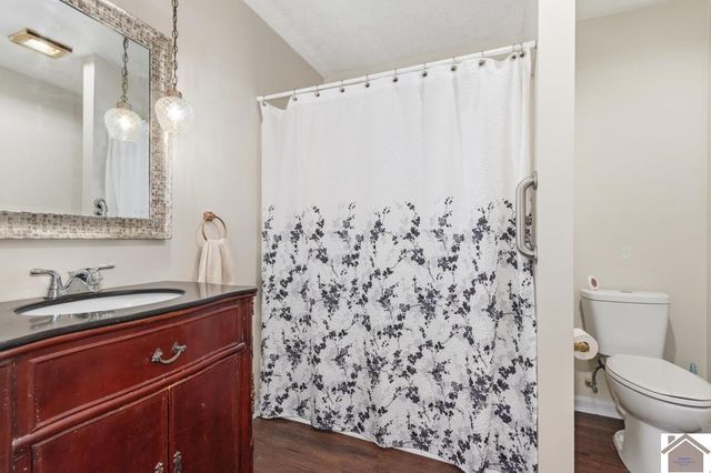 300 Valley St, Paducah, KY 42003